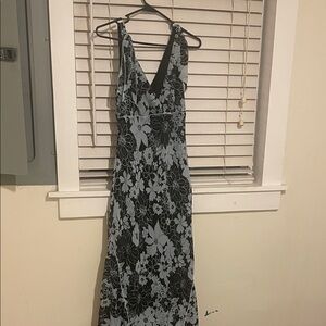 Chic Floral Maxi Dress in Black and Gray